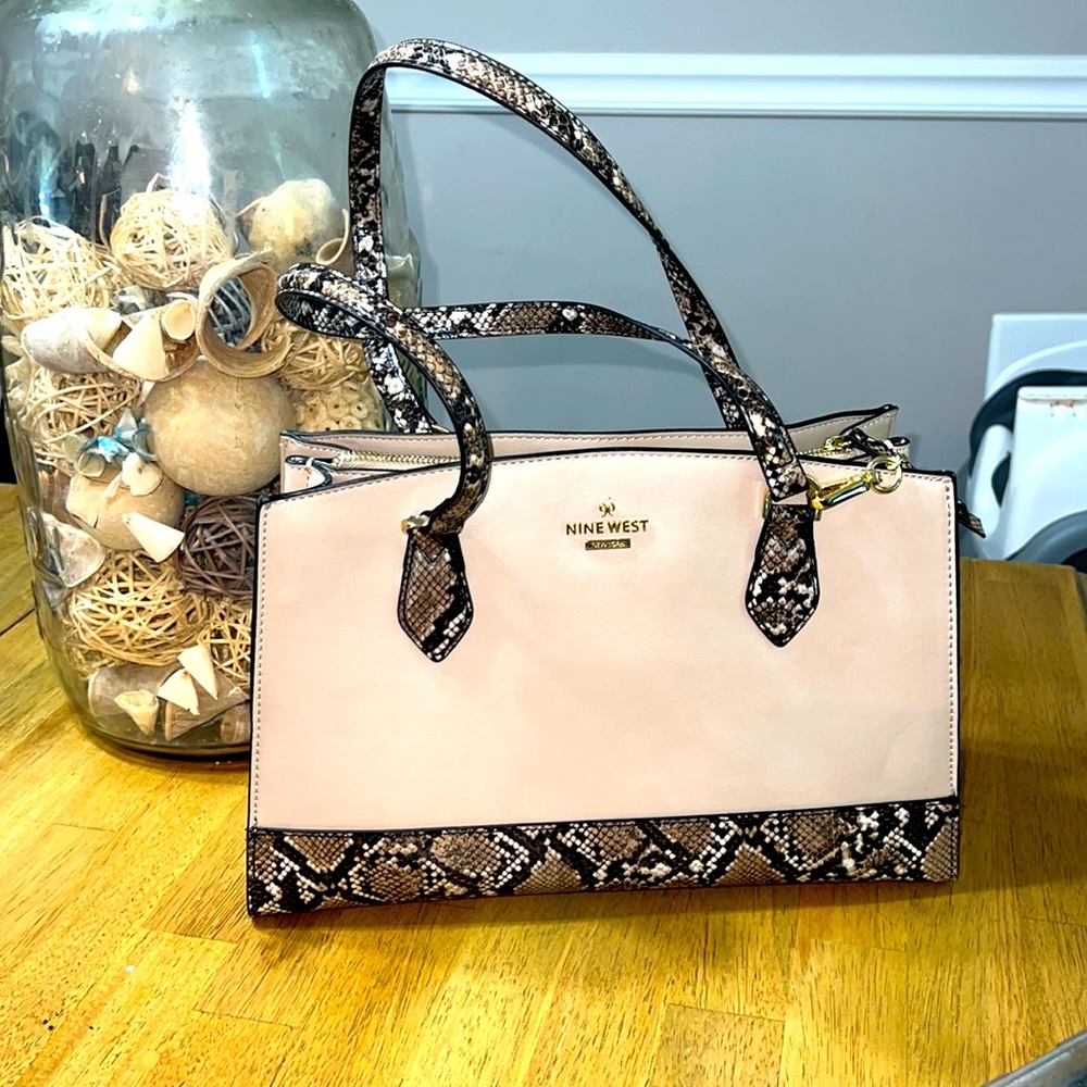 Nine West Purse- no flaws, scrapes, or tears